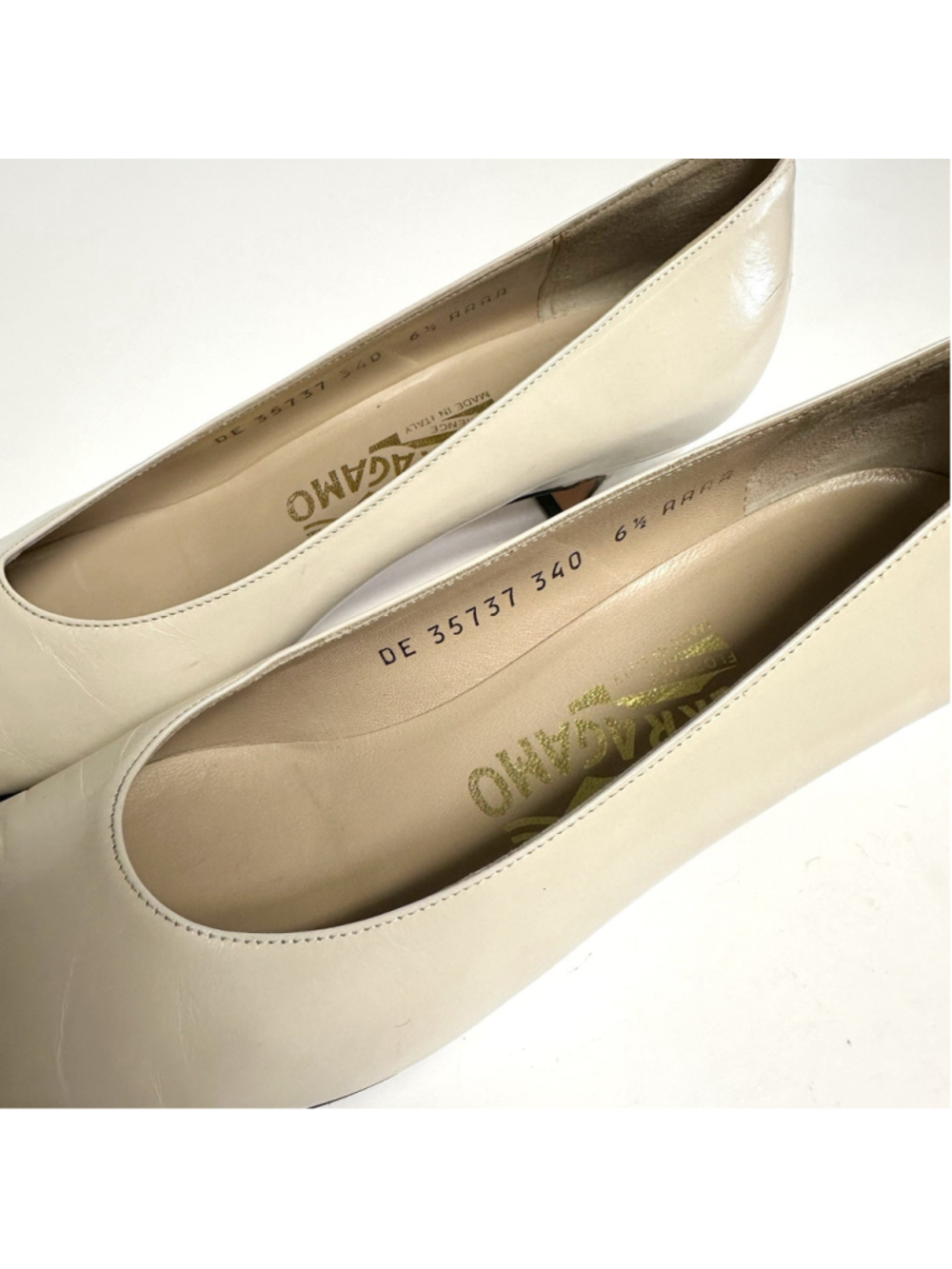 Vtg Salvatore Ferragamo Cream Leather Low Heel Pumps W Size 6.5 AAAA Narrow - Picture 12 of 16